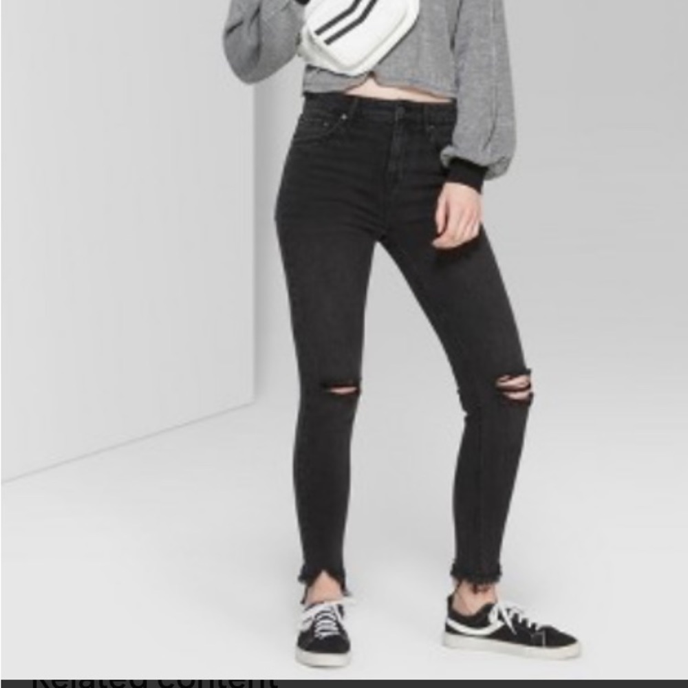 Wild Fable sz 8 high rise skinny jeans in washed black. Distressed and ripped!